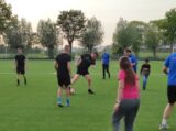 Laatste training S.K.N.W.K. JO9-1 van seizoen 2022-2023 (partijtje tegen de ouders) (121/178)